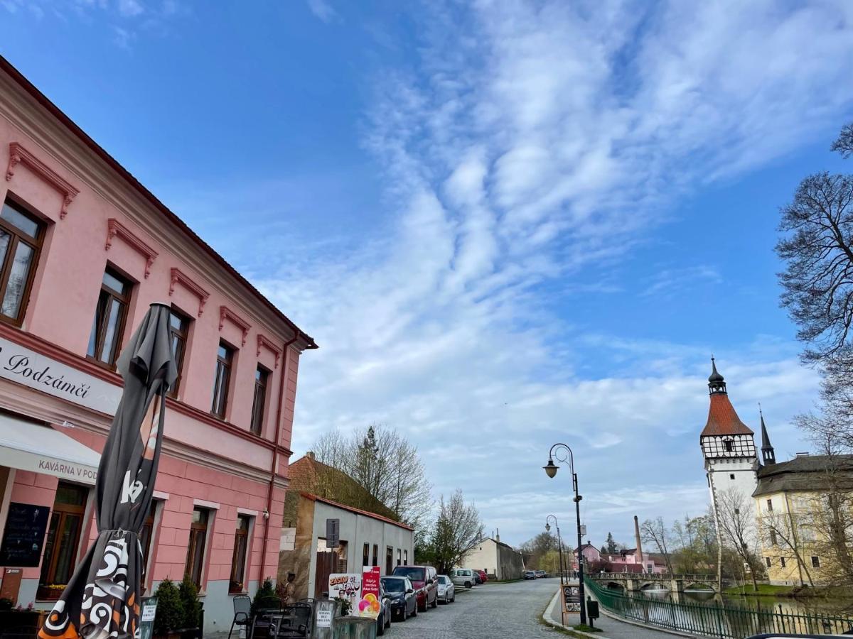 Apartmany V Podzamci V Blizkosti Zamku Blatna Exterior photo